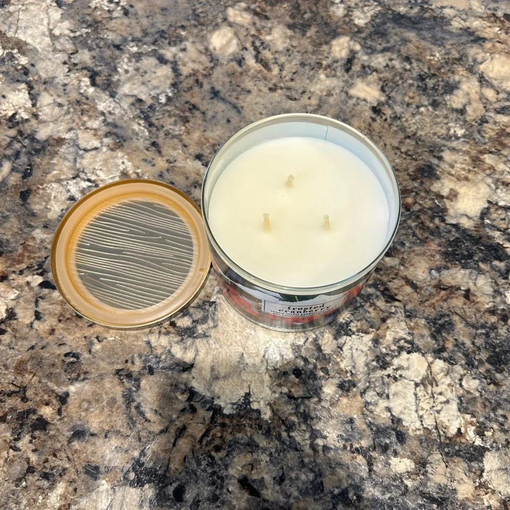 Bath & Body Works Frosted Cranberry Candle‎ with Red Berries Jar NWT BBW
